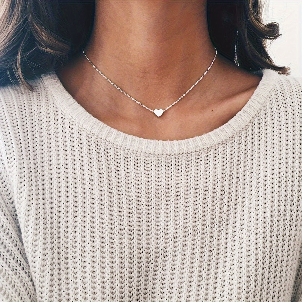 A Simple And Delicate Golden Heart Pendant Necklace That Goes Well With Everything.