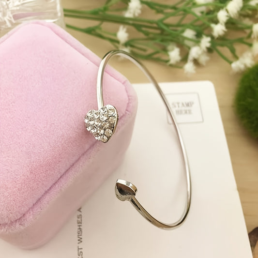 A Minimalist Style Heart-Shaped Open Bracelet for Women, Adorned with Sparkling Rhinestones, Featuring Handcrafted Jewelry Decorations (The Number of Artificial Diamonds May Vary).