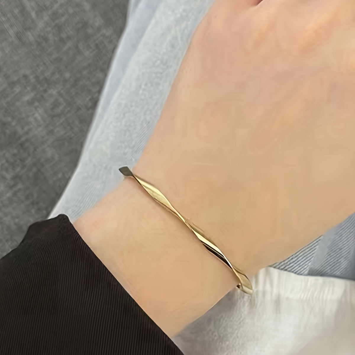 A Minimalist Twisted Adjustable Women's Bangle