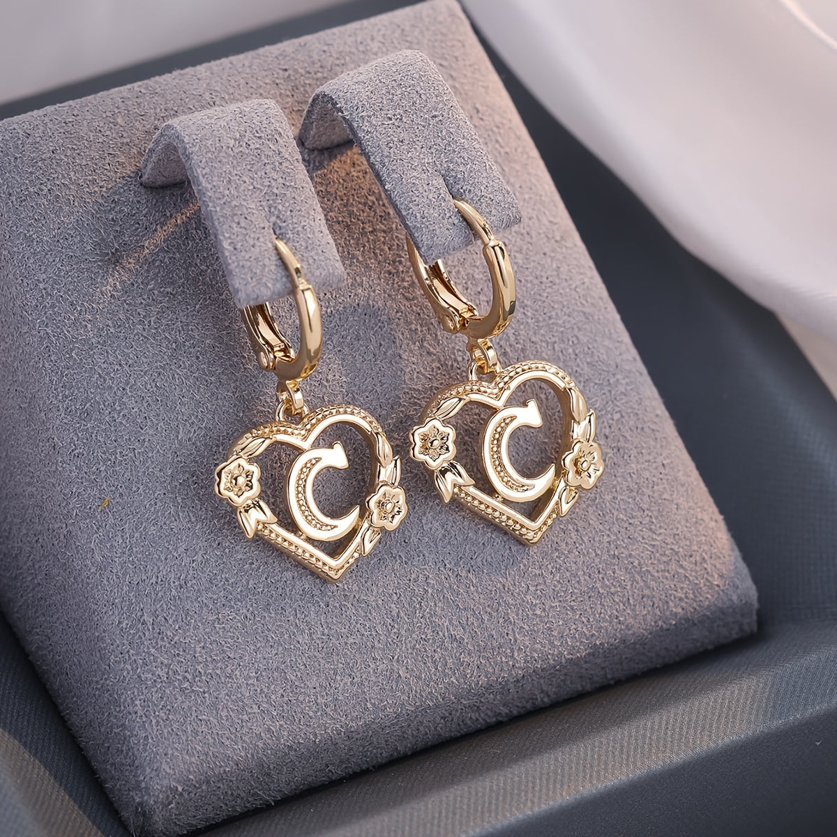Golden Letter Heart Flower Stud Earrings for Women, Elegant Jewelry Suitable for Banquet and Party Wear