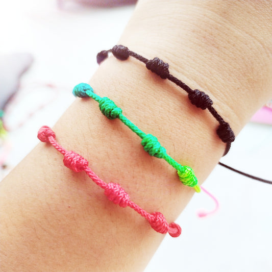 Handmade Adjustable 7-Braid Lucky Knot Bracelet - Colorful Red/Green/Black Woven Cord Couple Bracelets for Women & Men, Minimalist Unisex Jewelry for Casual Attire & Gift Giving