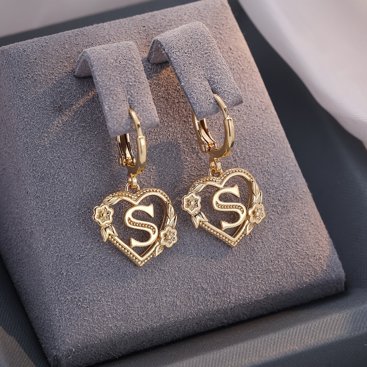 Golden Letter Heart Flower Stud Earrings for Women, Elegant Jewelry Suitable for Banquet and Party Wear