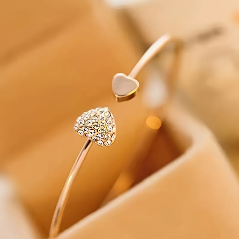 A Minimalist Style Heart-Shaped Open Bracelet for Women, Adorned with Sparkling Rhinestones, Featuring Handcrafted Jewelry Decorations (The Number of Artificial Diamonds May Vary).