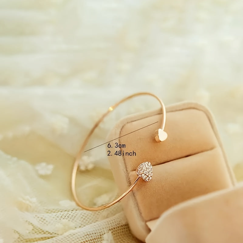 A Minimalist Style Heart-Shaped Open Bracelet for Women, Adorned with Sparkling Rhinestones, Featuring Handcrafted Jewelry Decorations (The Number of Artificial Diamonds May Vary).