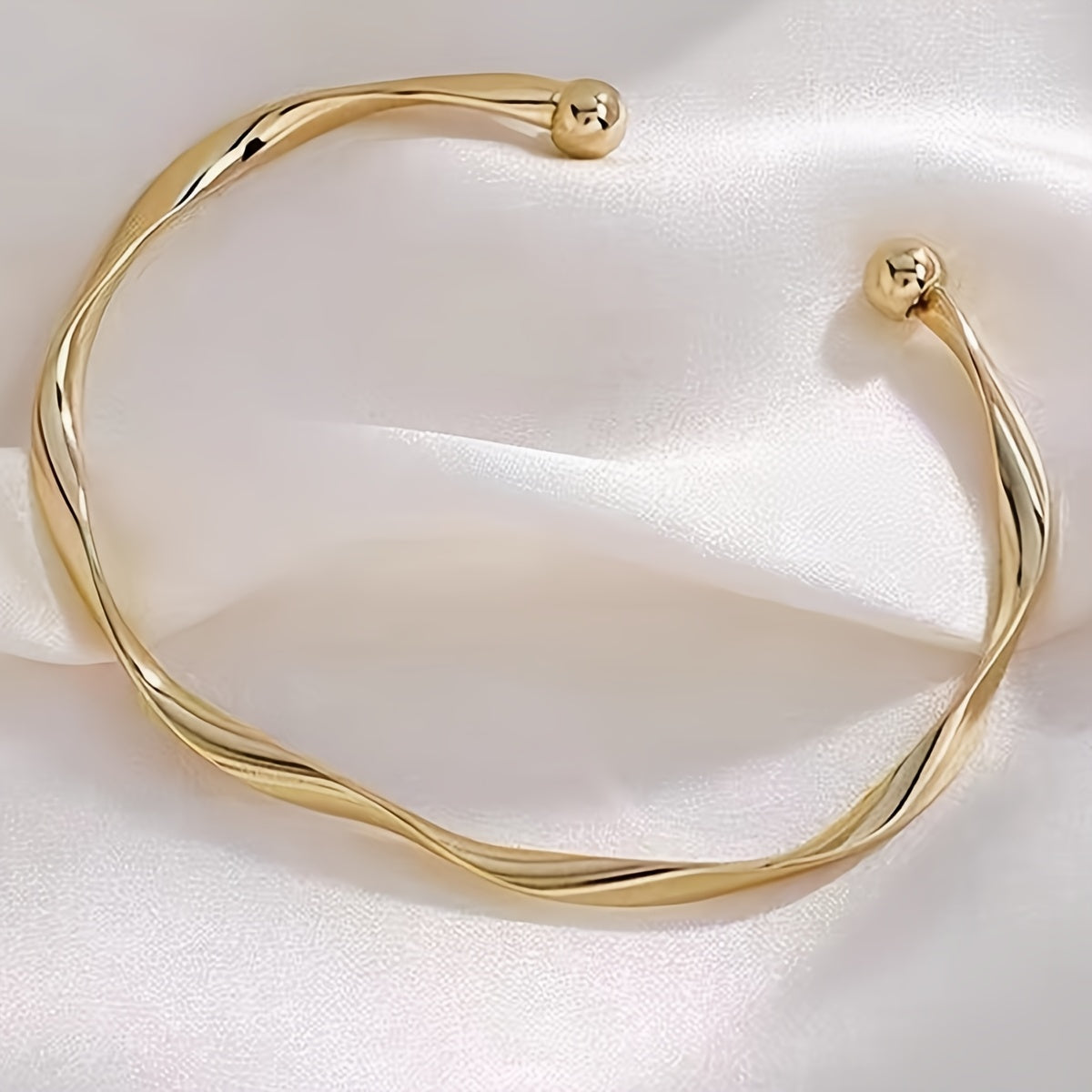 A Minimalist Twisted Adjustable Women's Bangle