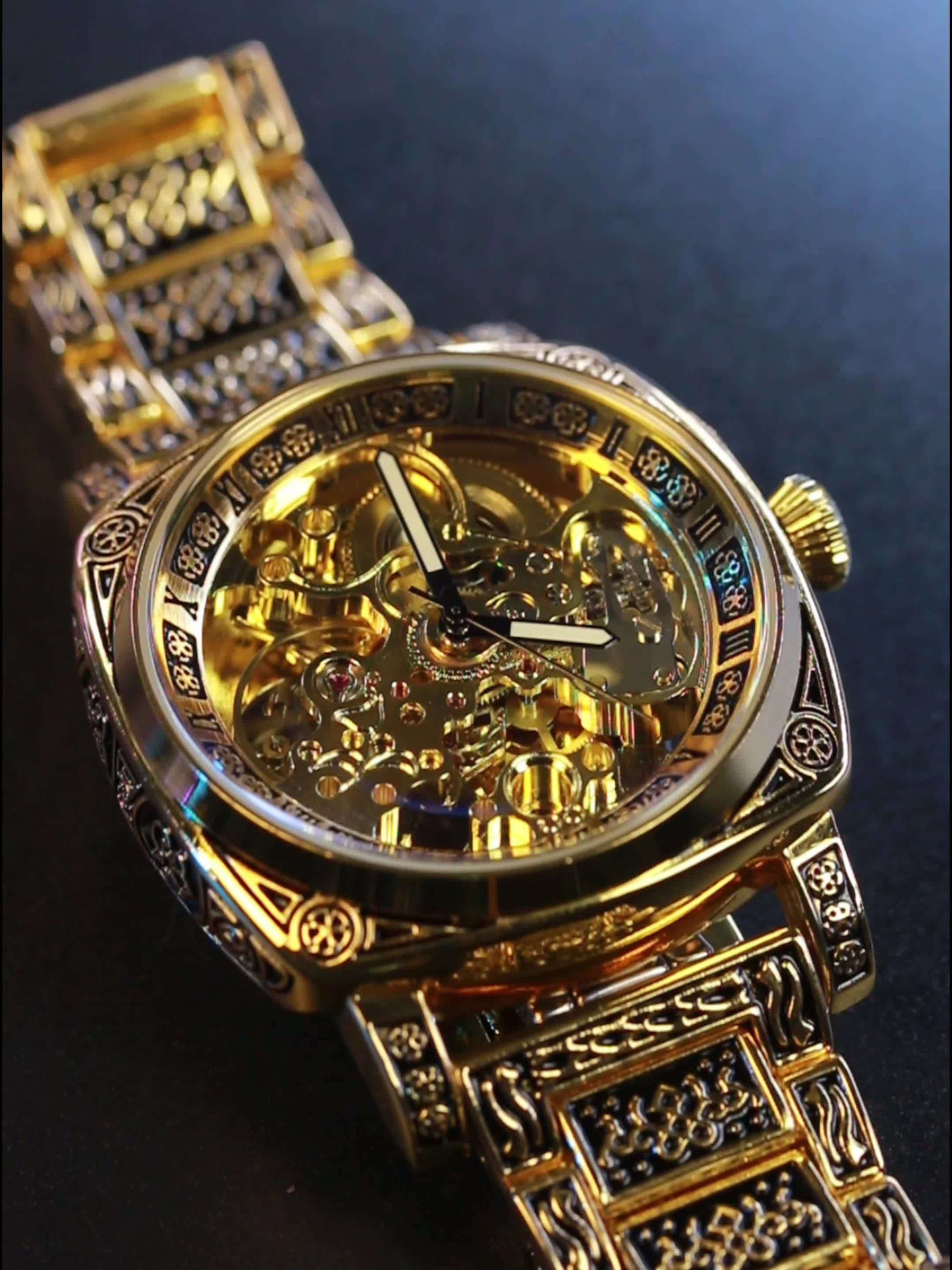 1pc Elegant Men'S Mechanical Watch, Goldene Zinc Alloy Case, Self-Winding Round Dial with Carved Night Light Design, Pointer Display, Zinc Alloy Strap - No Battery Required