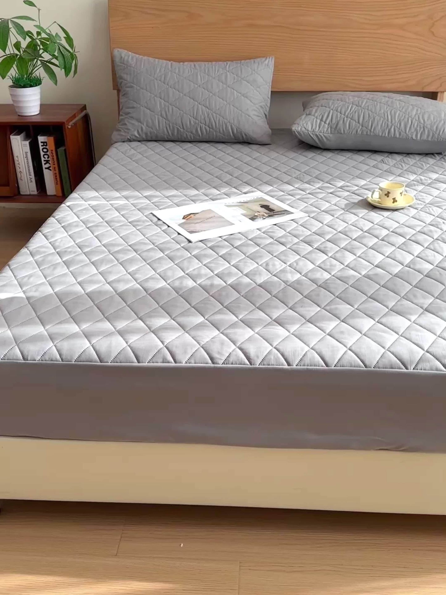 1pc Cooling Waterproof Mattress Protector, Cool And Comfortable, Layered Fitted Sheet, Solid Color Bedding Design, Can Be Used As A Separate Bedspread, 9-15 Inches Deep Pocket, Ideal For Bedroom, Guest Room And Hotel Mattress